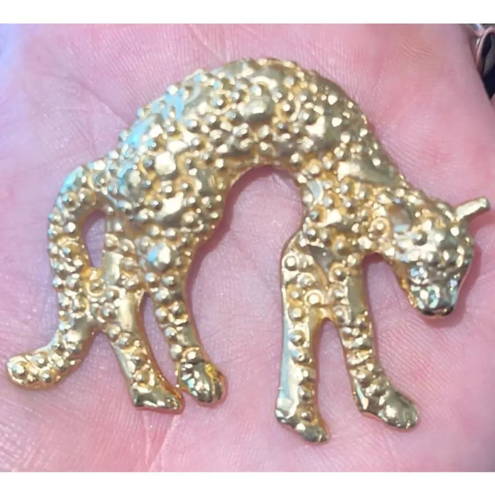 Vintage Cheetah Leopard Gold Tone Brooch With Diamond Rhinestone‎ Eyes - Picture 3 of 4